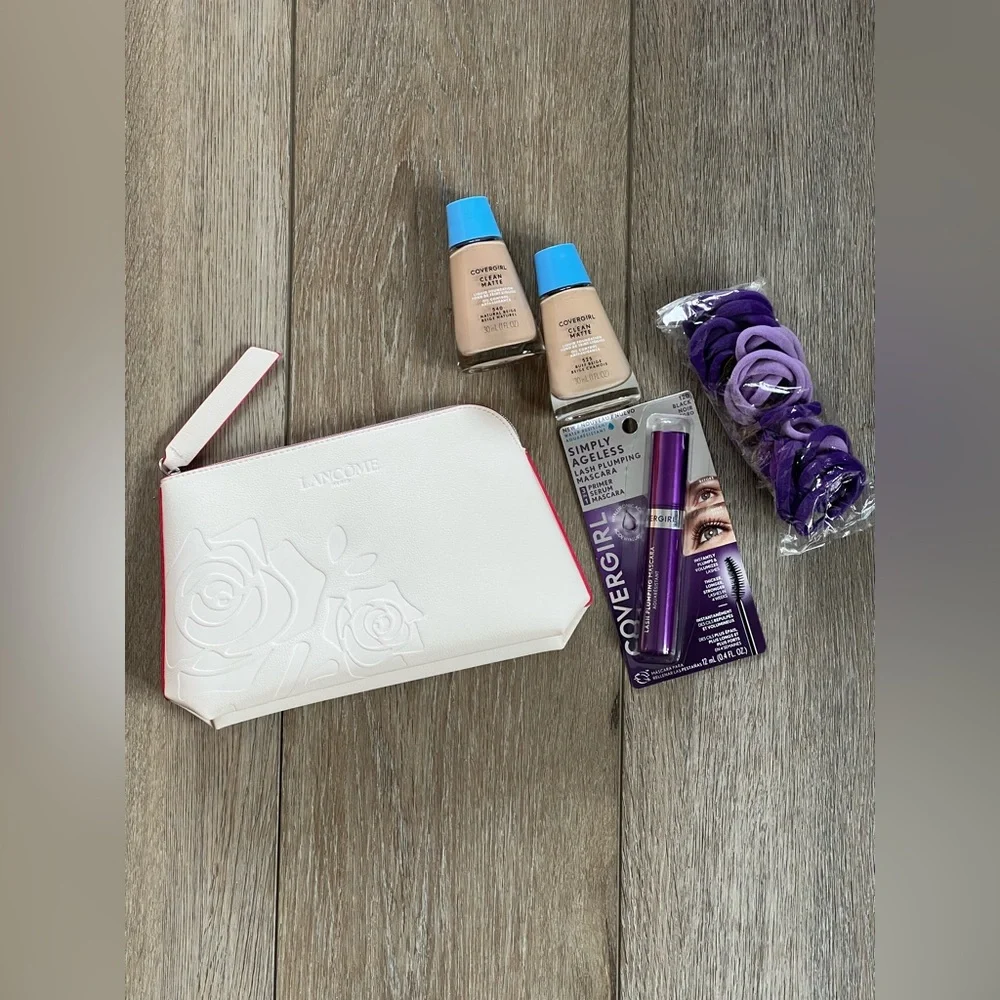 NIB Makeup bundle makeup case - Picture 1 of 4